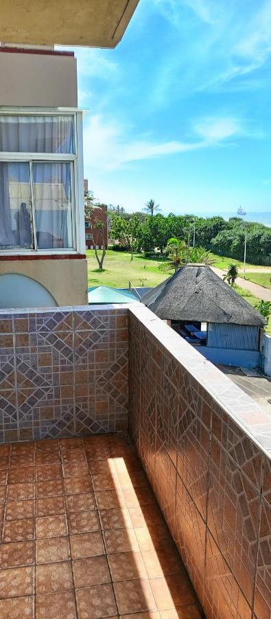 Breezy Seaview- On The Amanzimtoti
